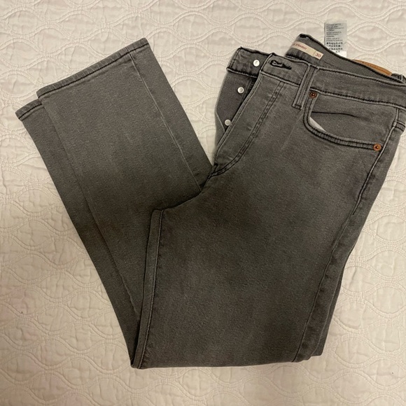 LEVI’S- Wedgie Straight - Picture 5 of 7